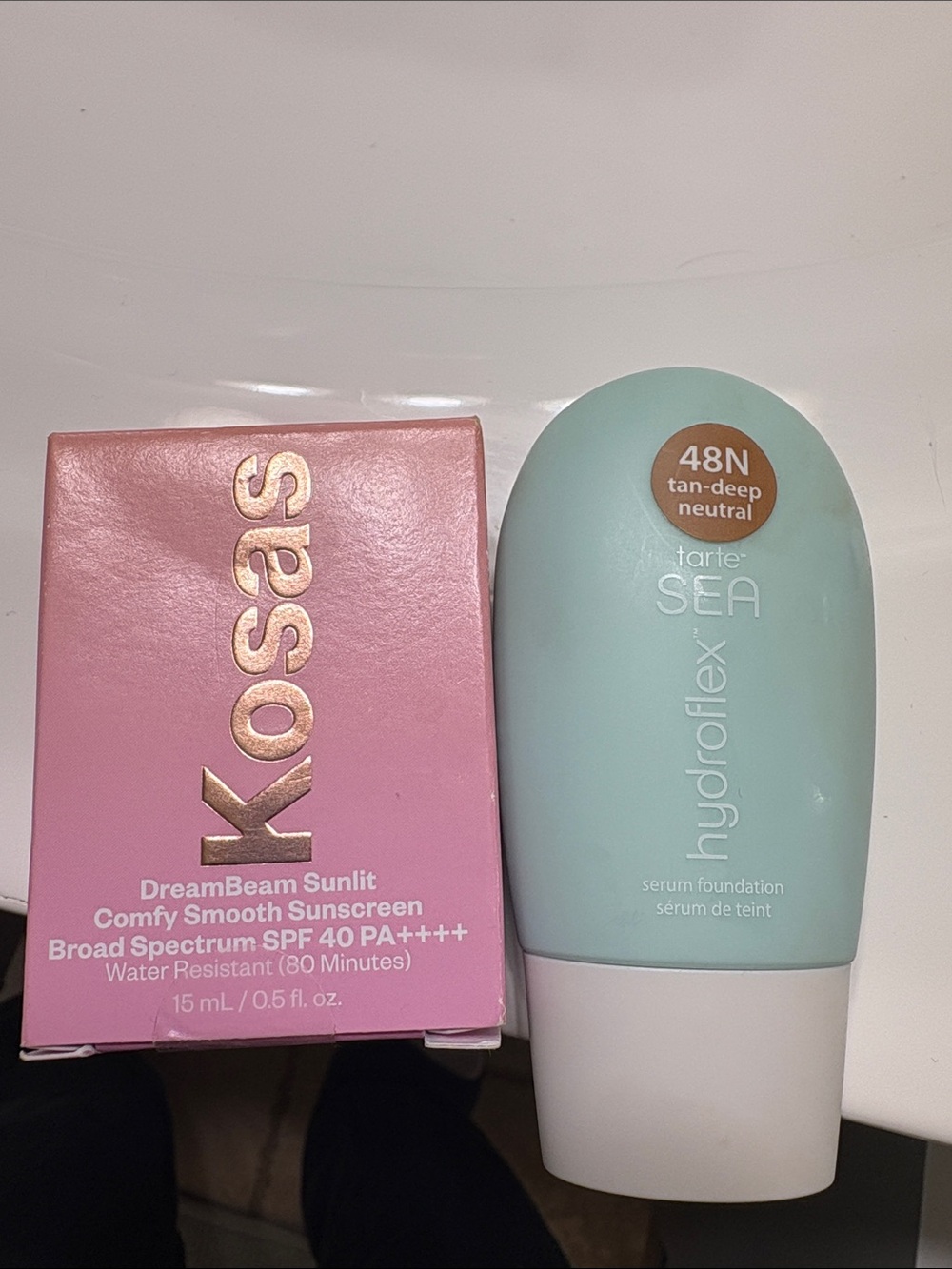 Kosas DreamBeam Sunlit Comfy Smooth Sunscreen - Pink & Gold